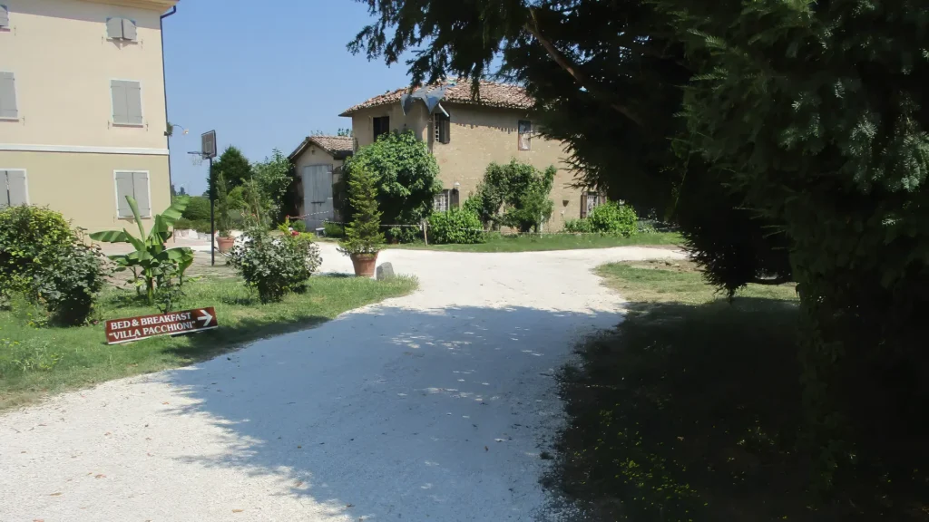 immagine che mostra un cortile di un b&b