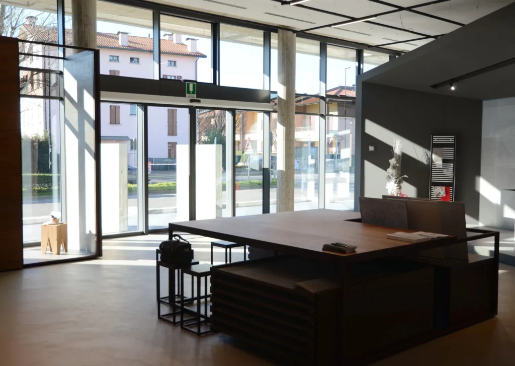 immagine showroom della azienda gazzini ceramiche