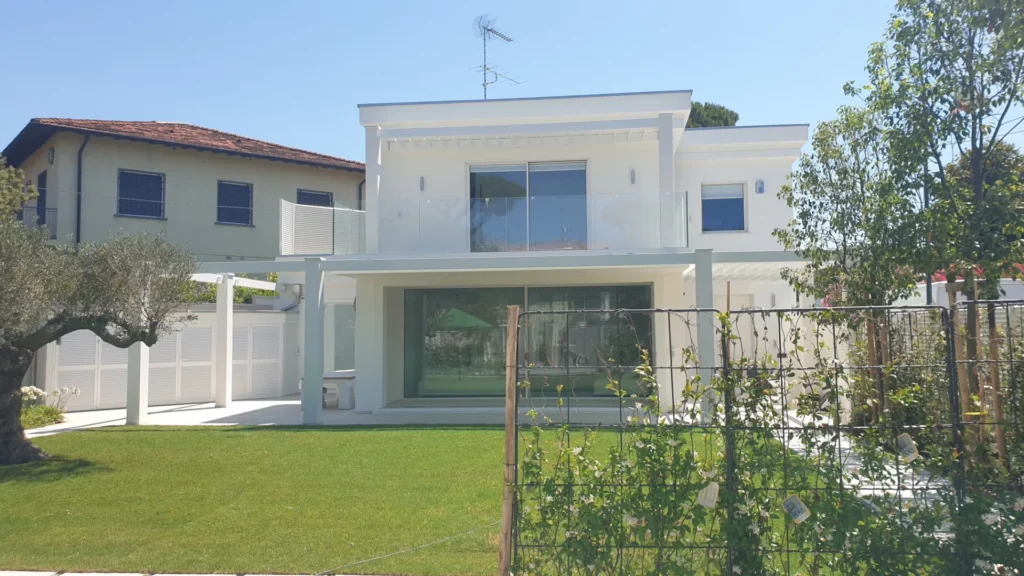 immagine vista esterna di una villa singola