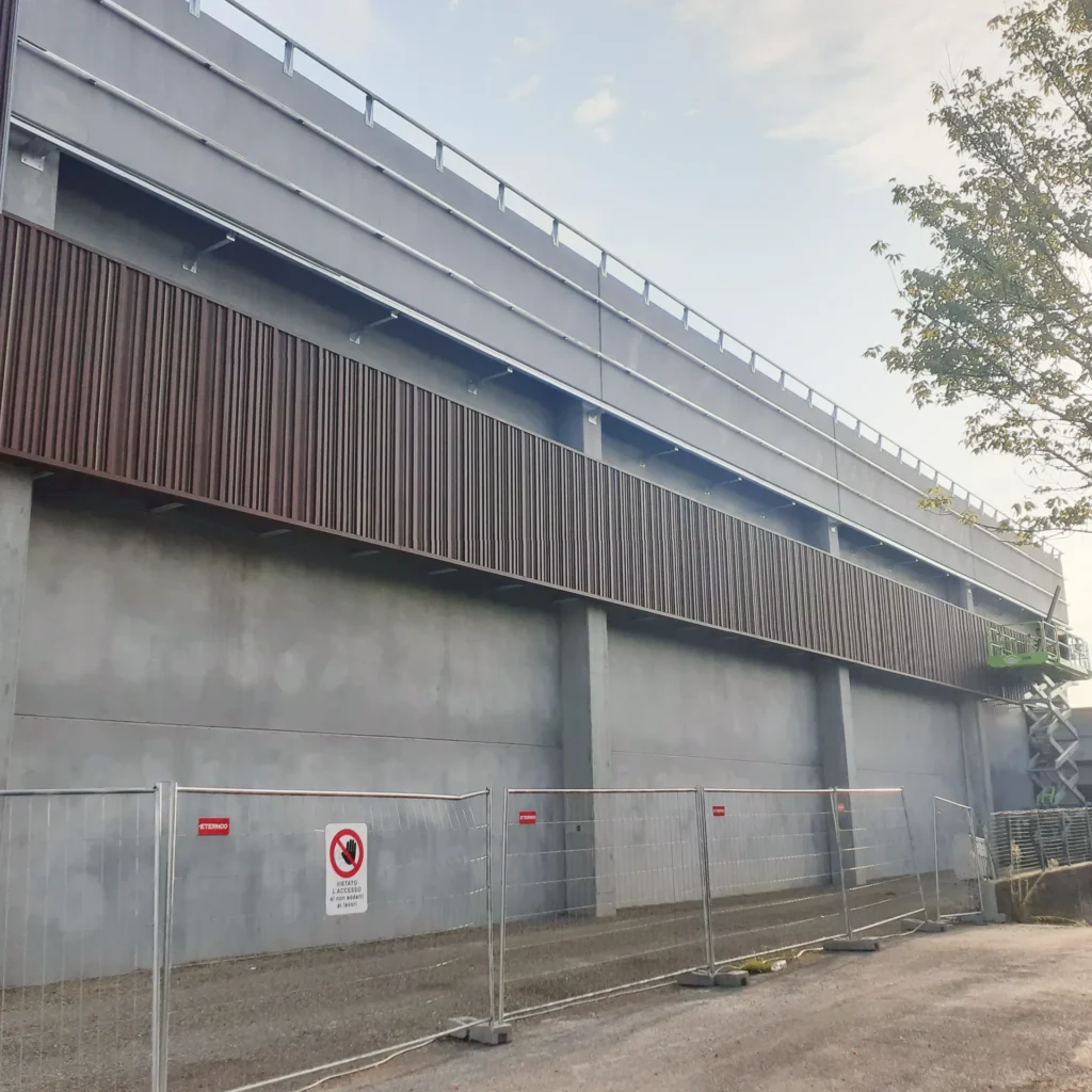 particolare esterno dell'edificio consorzio vacche rosse