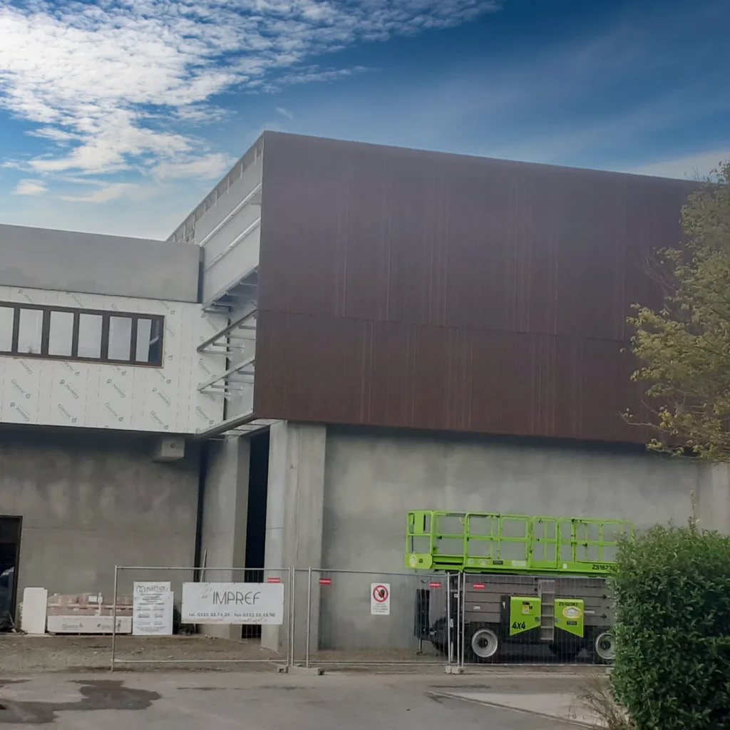 particolare esterno dell'edificio consorzio vacche rosse