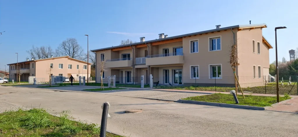 Villette moderne bifamiliari con giardino e area residenziale